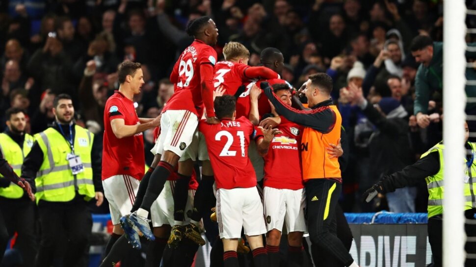 United remain in reach of UCL with victory at Chelsea