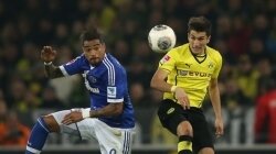 Schalke with easy win over Wolfsburg